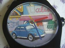 1970er Wanduhr in Form einer Armbanduhr mit VW Käfer Motiv Volkswagen Vintage 