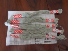 9 Tacken Sticktwist Lindgrün und graugrün Grüntöne unbenutzt aus Omas Handarbeit