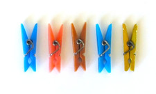 Anstecker an Kragen - Mini Wäscheklammer 2,5 cm - Orig. Modeschmuck, DDR 1960