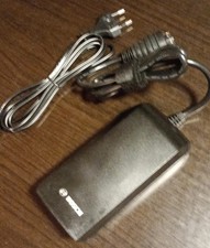 unbenutztes Bosch Ladegerät 230V 2 Ampere Compact Charger  mit Netzkabel Schwarz