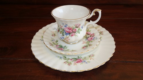 Royal albert moss rose stk - royal,