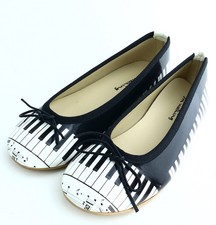 Balerina aus Lacksynthetik