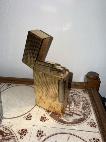 Großes vintage feuerzeug - großes, vintage-feuerzeug