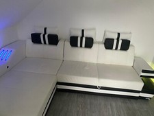 Sofa mit Schlaffunktion und Beleuchtung