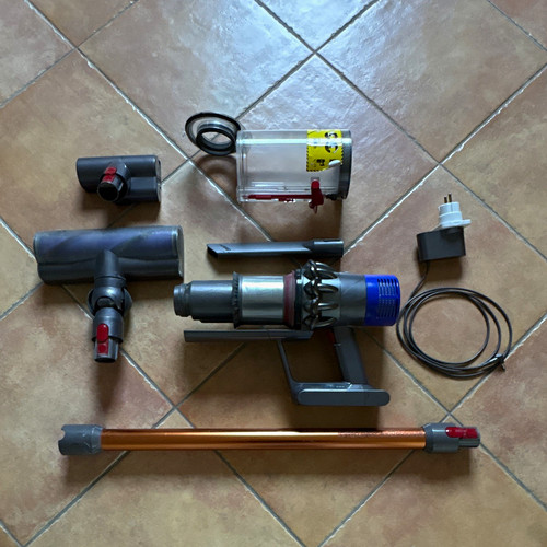 Dyson cyclone v10 - dyson,