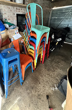 Blauer Metall Tolix Stil