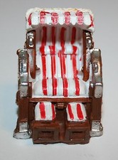 Dekoration Strandkorb rot / weiß 3,5 cm h  SF 3 cm x 3 cm  Strand Polyresin Deko