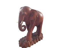Elefant Holz geschnitzt auf