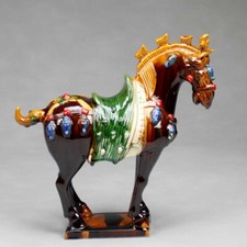 Pferdestatue aus Keramik