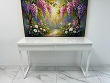 Moderner weißer Hochglanz