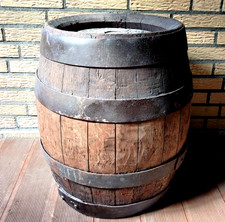 Antikes Bierfass Ritter