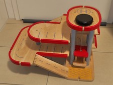 PLANCITY PLAN TOYS PARKHAUS HOLZ SPIELZEUG - auch für Siku / Hot Wheels Autos 