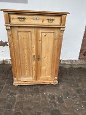 Antiker Wohnzimmerschrank