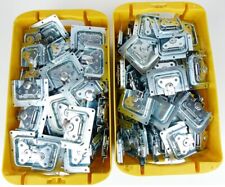 Adam Hall Butterfly Schloss 106 x 112 mm Einbauschale ungekröpft Verschluss