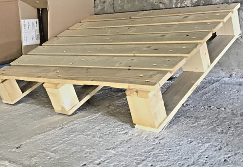 Holzpalette 2 - ),