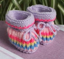 Babyschuhe gestrickt unisex gender Regenbogen Geschenk Stricksocken Schühchen