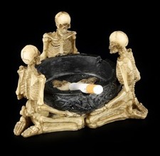 Aschenbecher mit Skeletten -
