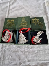 Baumschmuck 3  Weihnachtsbaumhänger aus weißem Porzellan mit Goldrand