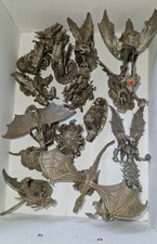 Drachen aus Messing mit roten