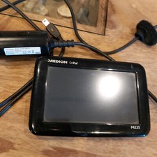 Navi Medion GoPal P4225 -Defekt-, mit Ladekabel und Halterung 