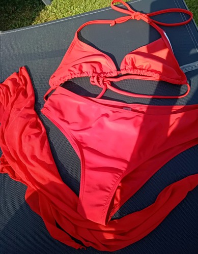 Knallroter damen bikini und - bikini,
