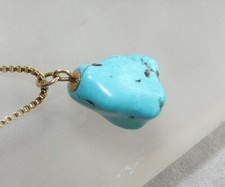 Echtes Türkis Nugget mit 14kt. Gelbgold Öse     " OPDIGO "