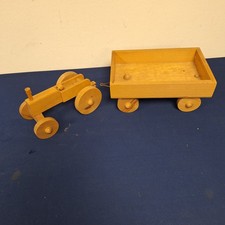 Alter Holz Traktor mit