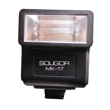 SOLIGOR Blitzgerät MK-17 Aufsatzblitz Mittelkontakt gebraucht mit Batterien