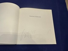 vom Künstler signiert