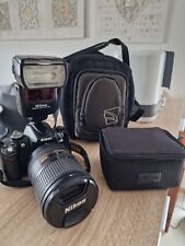 NIKON D5000 12.3Mp DSLR Kamera mit Objektiv 18-300 und Speedlight SB-700 NIKON