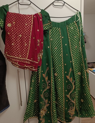 Indische lehenga mit goldener - indische,