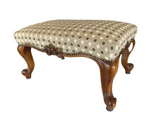 edler Fußhocker/Fußbank gepolstert, geschnitzte Ornamente