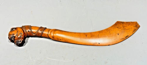 Antiker geschnitzter