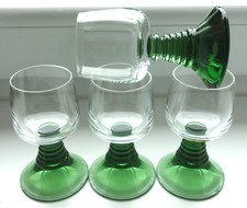 4 liebliche Schnapsrömer Schnapsgläser 2 cl grüner Fuß 70er Jahre Vintage