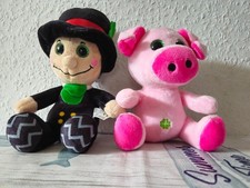 Plüschfiguren: Schornsteinfeger und Glücksschweinchen sitzend