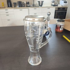 Glas Bierkrug mit Zinndeckel