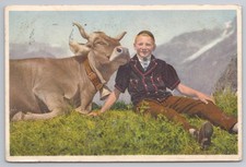 Schweizer Junge mit Kuh