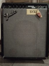 Bassgitarre mit Verstärker, Effektegeräten, Kabel und Ständern