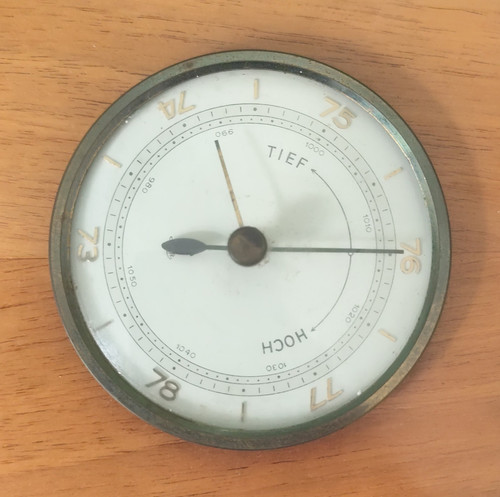 Antikes analoges barometer auf - analoges,