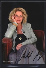 Michaela May in einem Sessel, Autograph, Ansichtskarte 