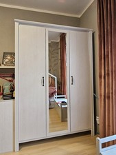 Kinder- Kleiderschrank groß -