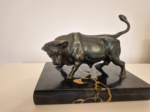 Bronze bulle auf marmorsockel - bulle,