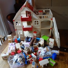 großes Puppenhaus, Holz gebraucht, mit Unmengen an Zubehör!!