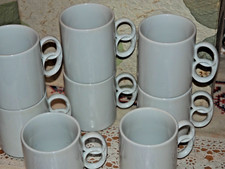 8 x Kaffeehaferl Kaffeebecher weiß Brezelgriff Seltmann Weiden neuwertig Sammler