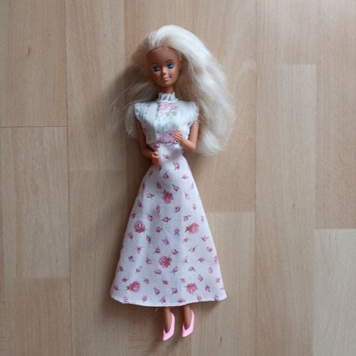 Petra puppe barbie 90er kleid - puppe,