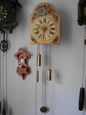 große Schwarzwalduhr m. Wecker: Stundenschlag auf Tonfeder, Wecker läutet Glocke