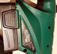 Teleskop- Hochentaster,  Astsäge mit Akkuladegrät