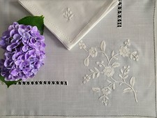 Tischdecke handbestickt