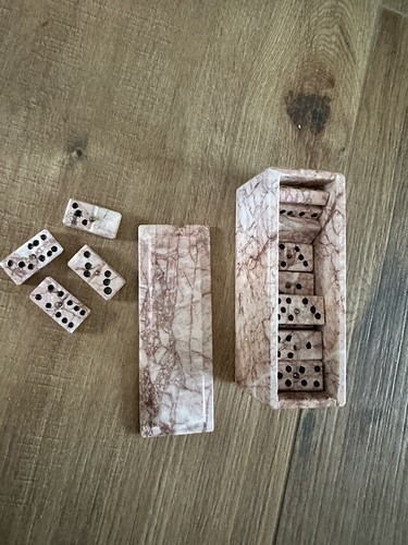 Altes spiel domino aus - altes, rosa