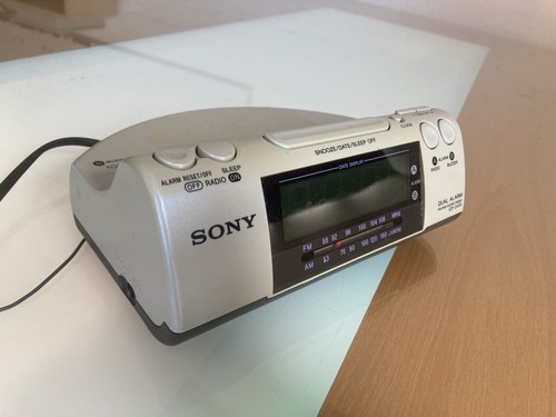 Vintage clock radio sony dream - clock,